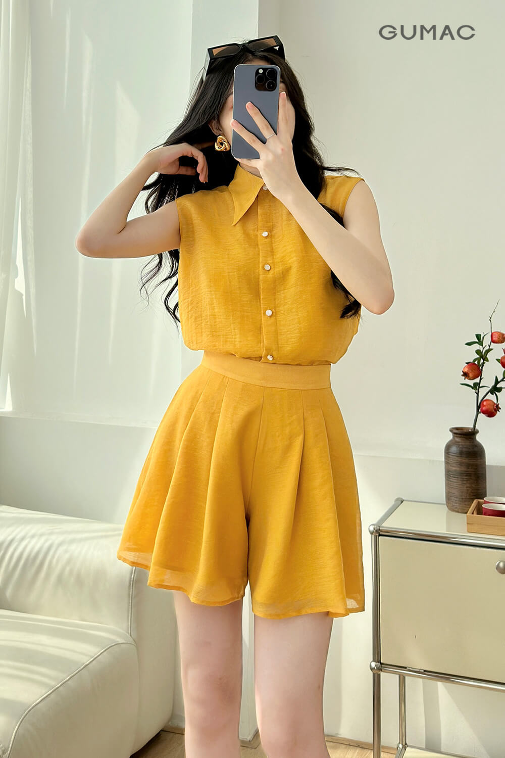 Áo kiểu sát nách mix quần A xếp ly