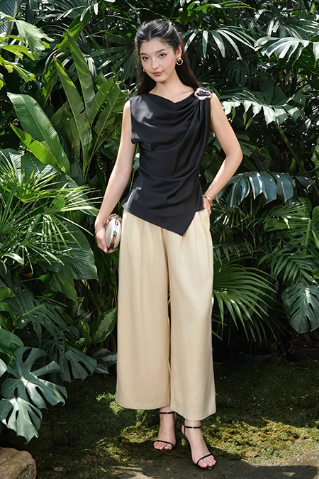 Áo kiểu đính phụ kiện