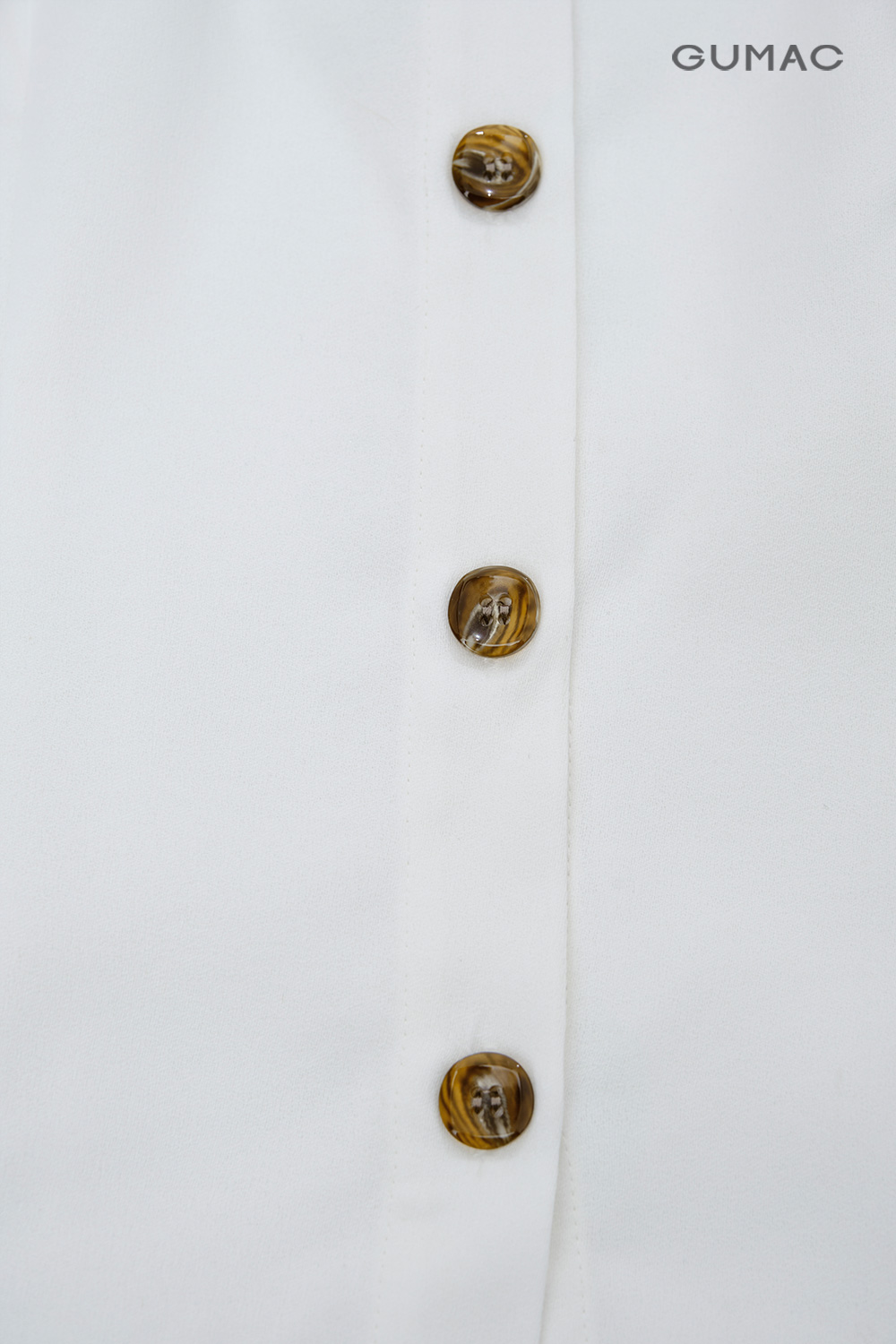 Áo kiểu cổ nhọn