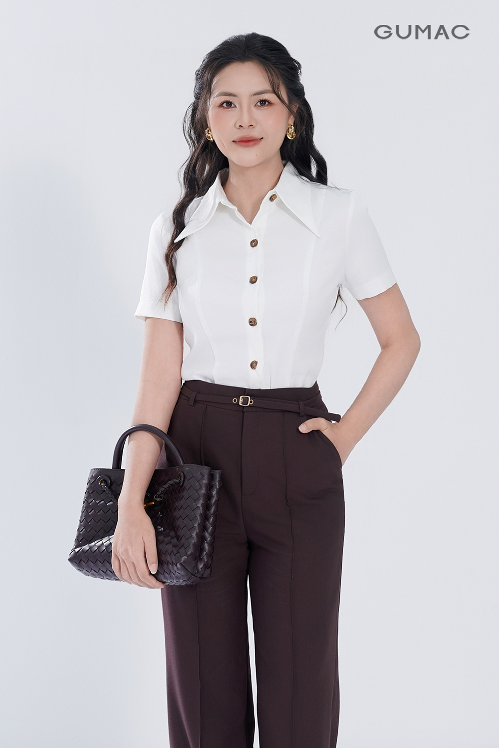 Áo kiểu cổ nhọn