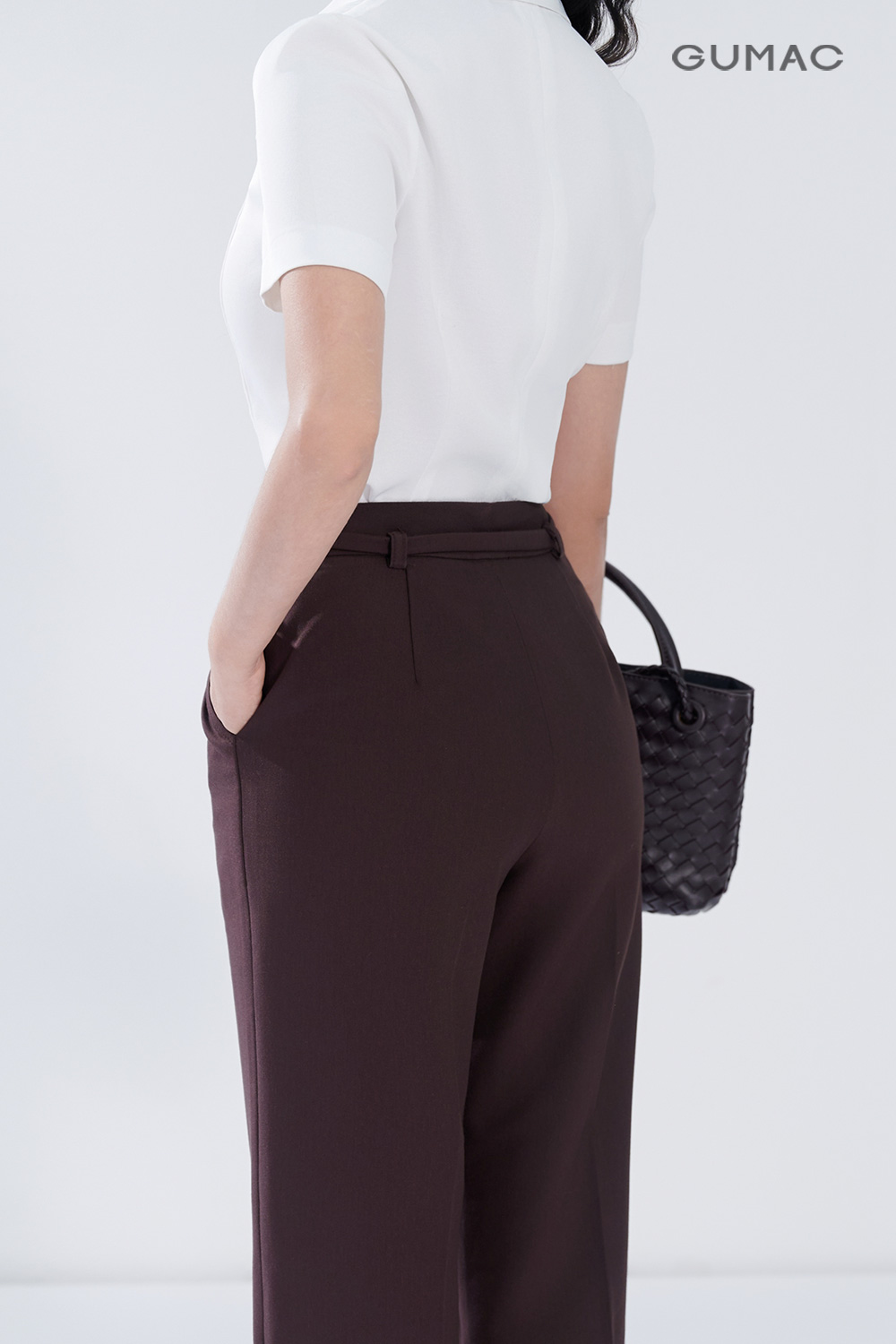 Áo kiểu cổ nhọn
