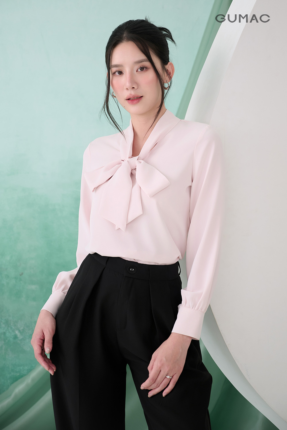 Áo lụa thắt nơ cổ