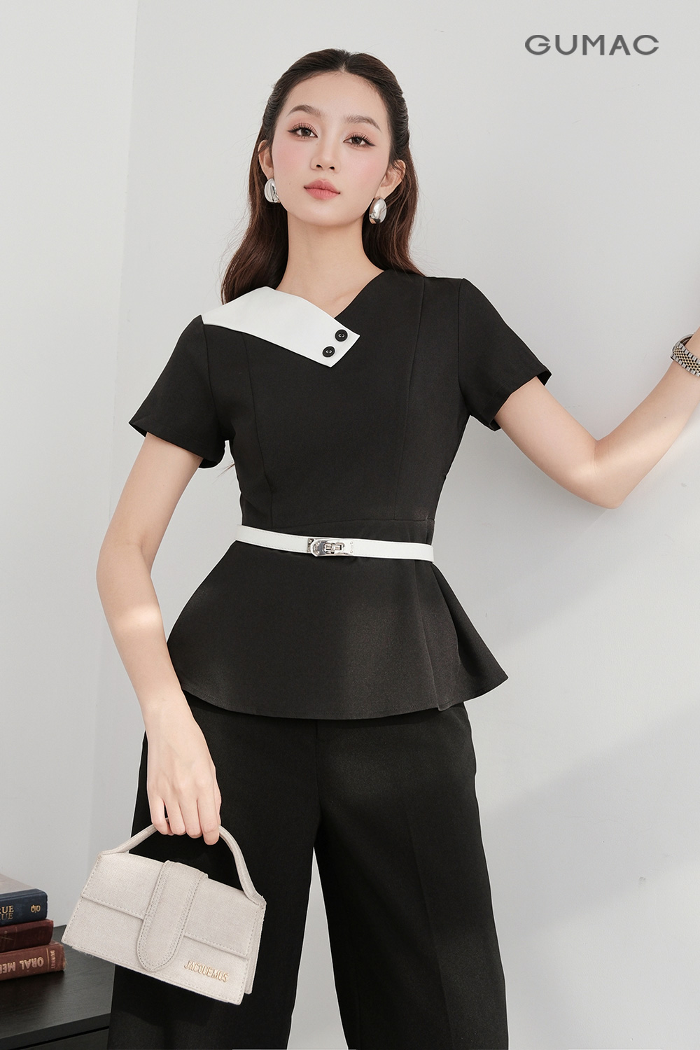 Áo peplum phối cổ