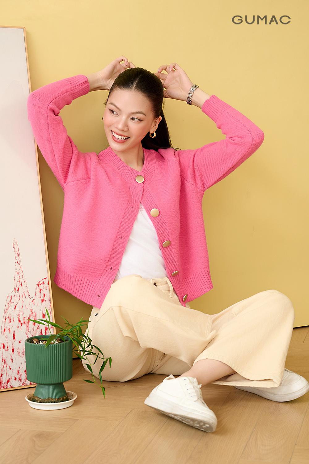 outfit du lich nhat ban mix cung ao khoac cardigan