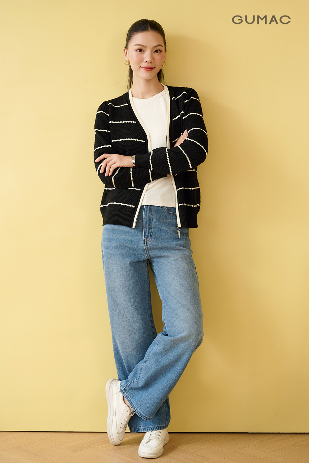 outfit du lich nhat ban mix cung ao cardigan gumac