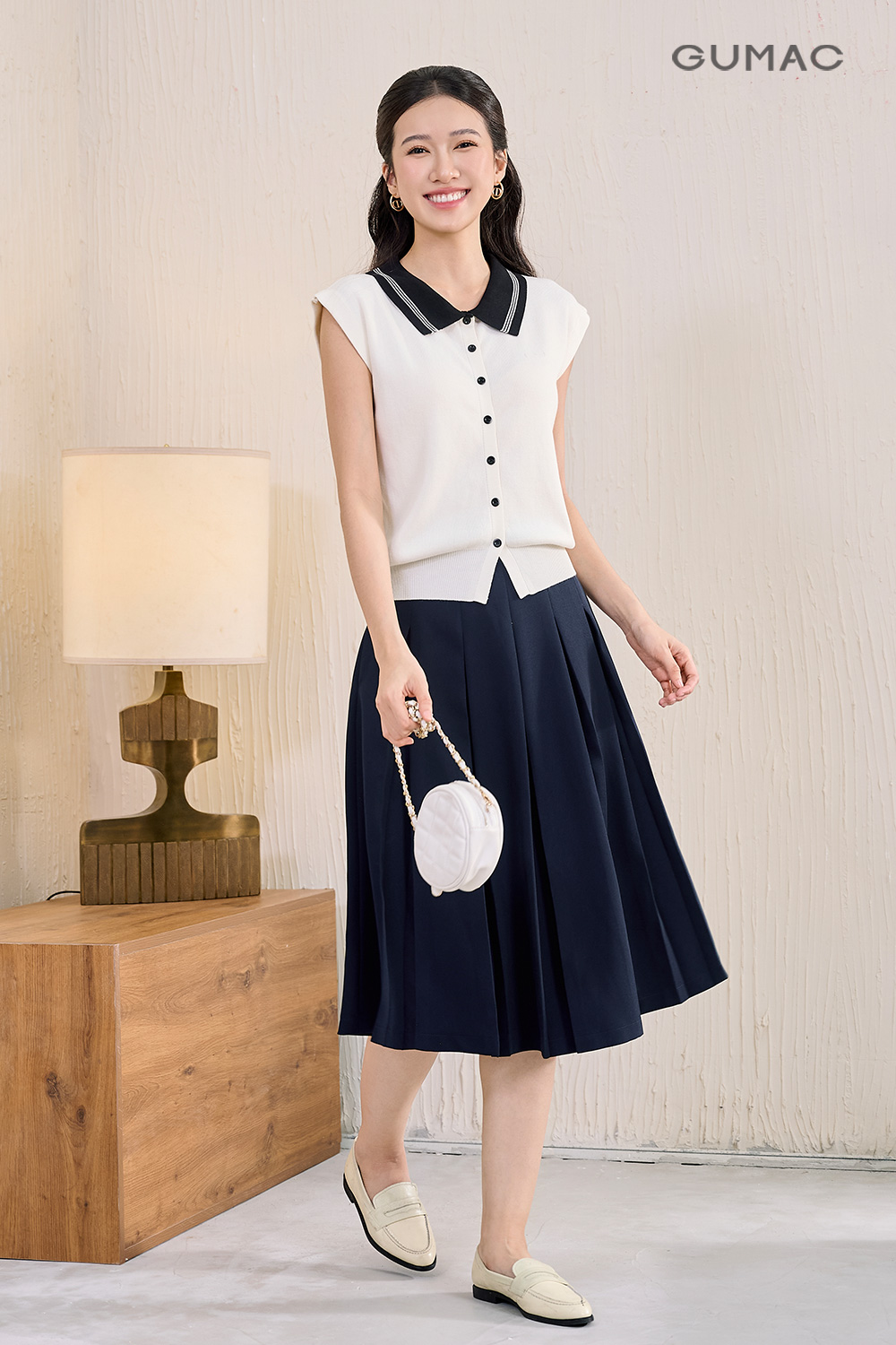 Áo dệt kim phối cổ