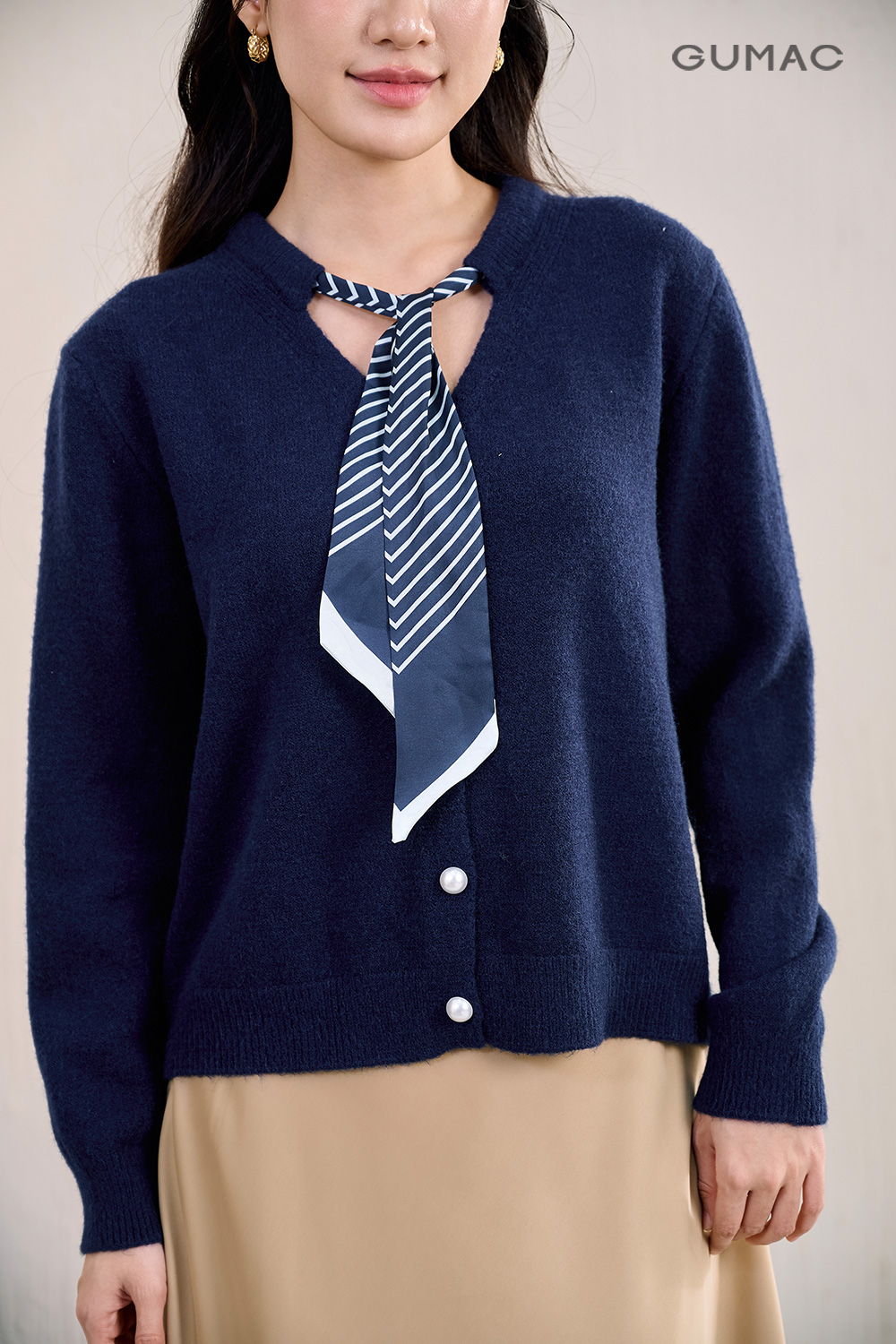 Áo cardigan kèm khăn