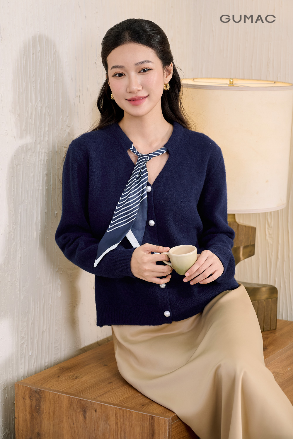 Áo cardigan kèm khăn