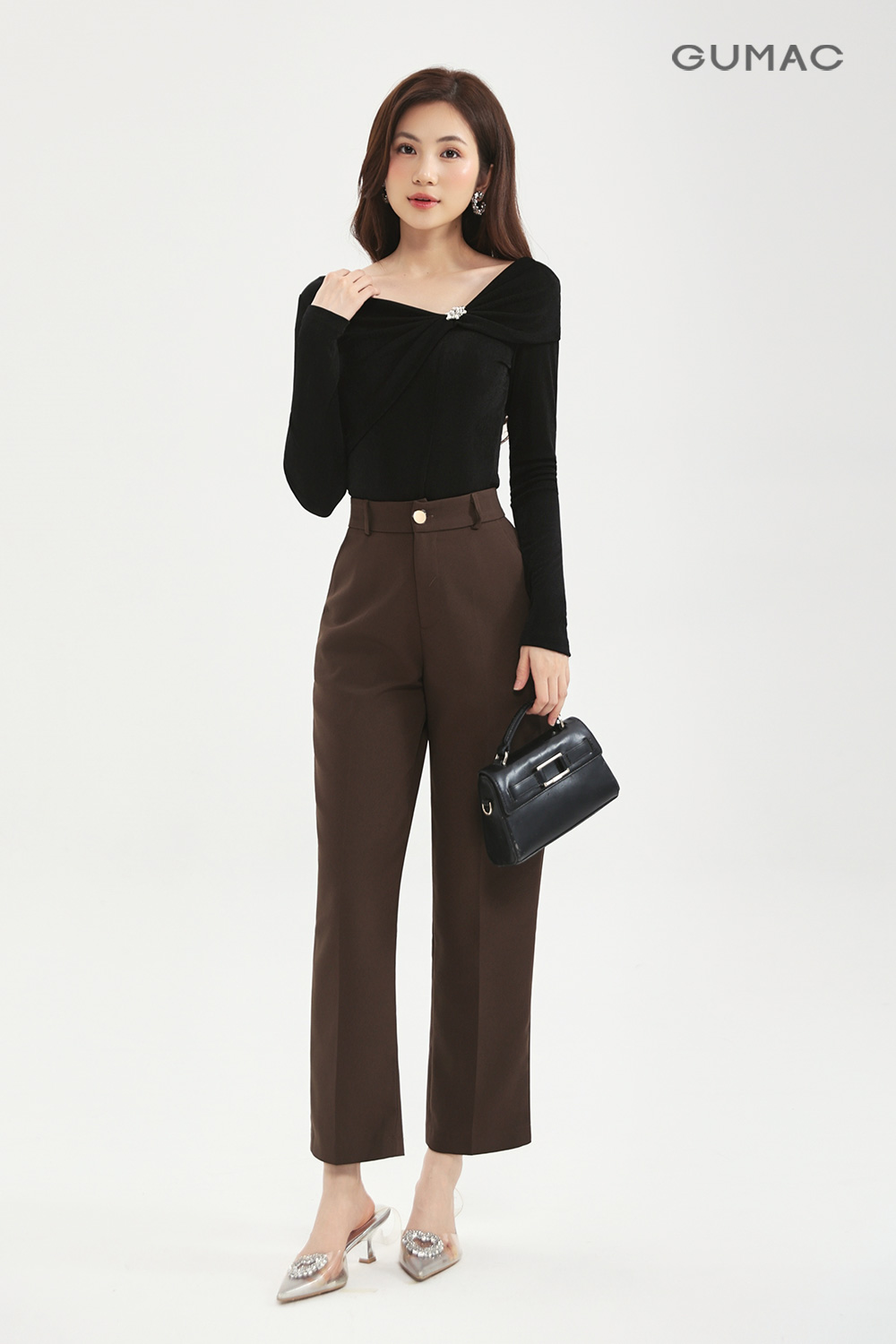 Áo cổ kiểu trễ vai