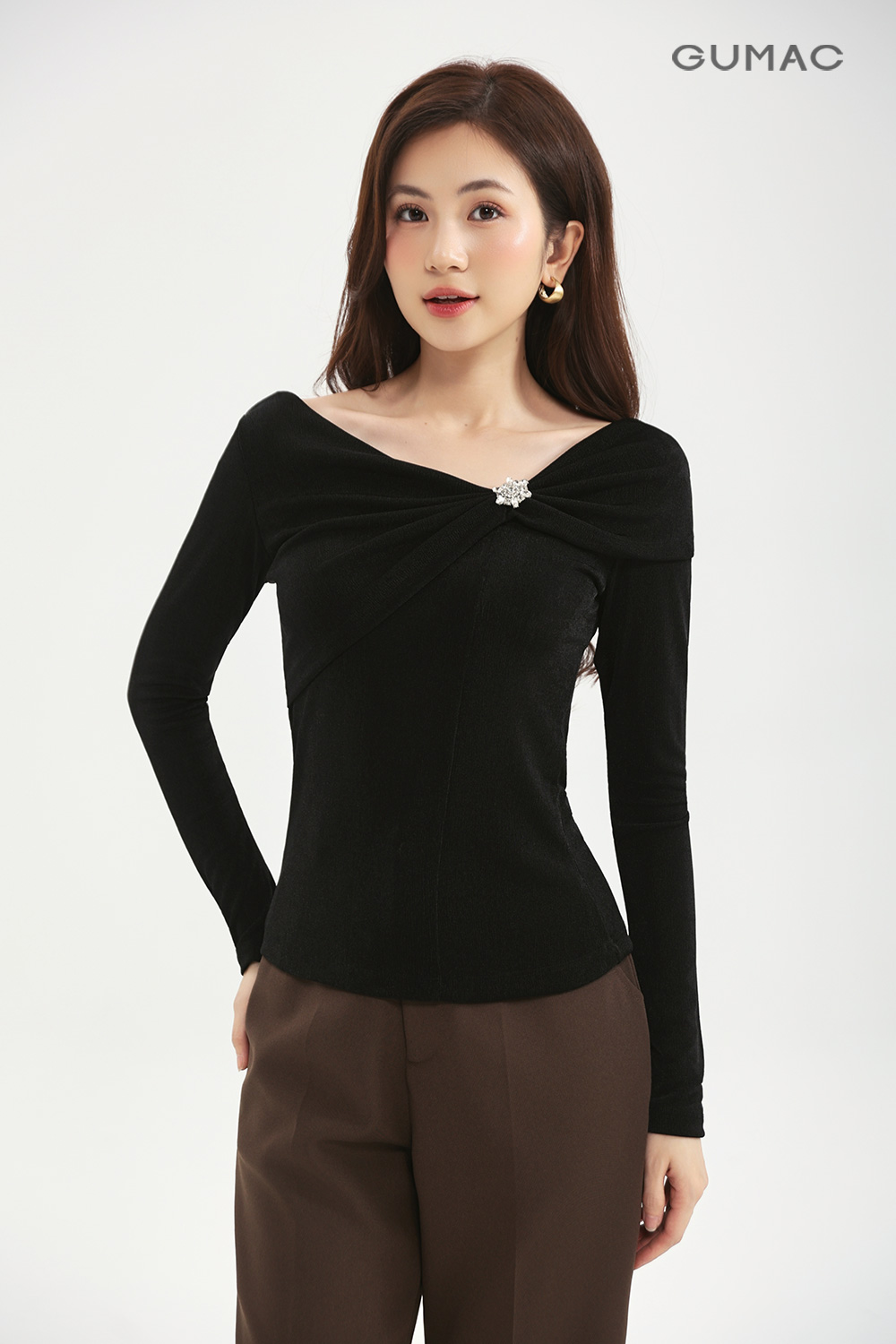 Áo cổ kiểu trễ vai