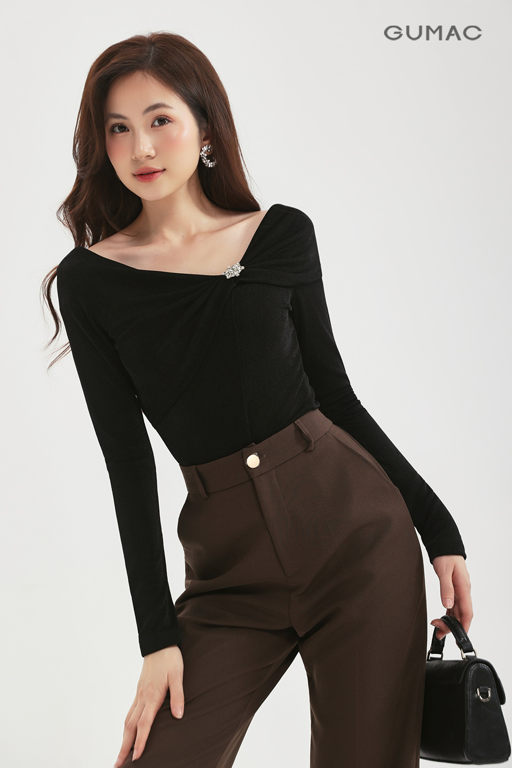 Áo cổ kiểu trễ vai