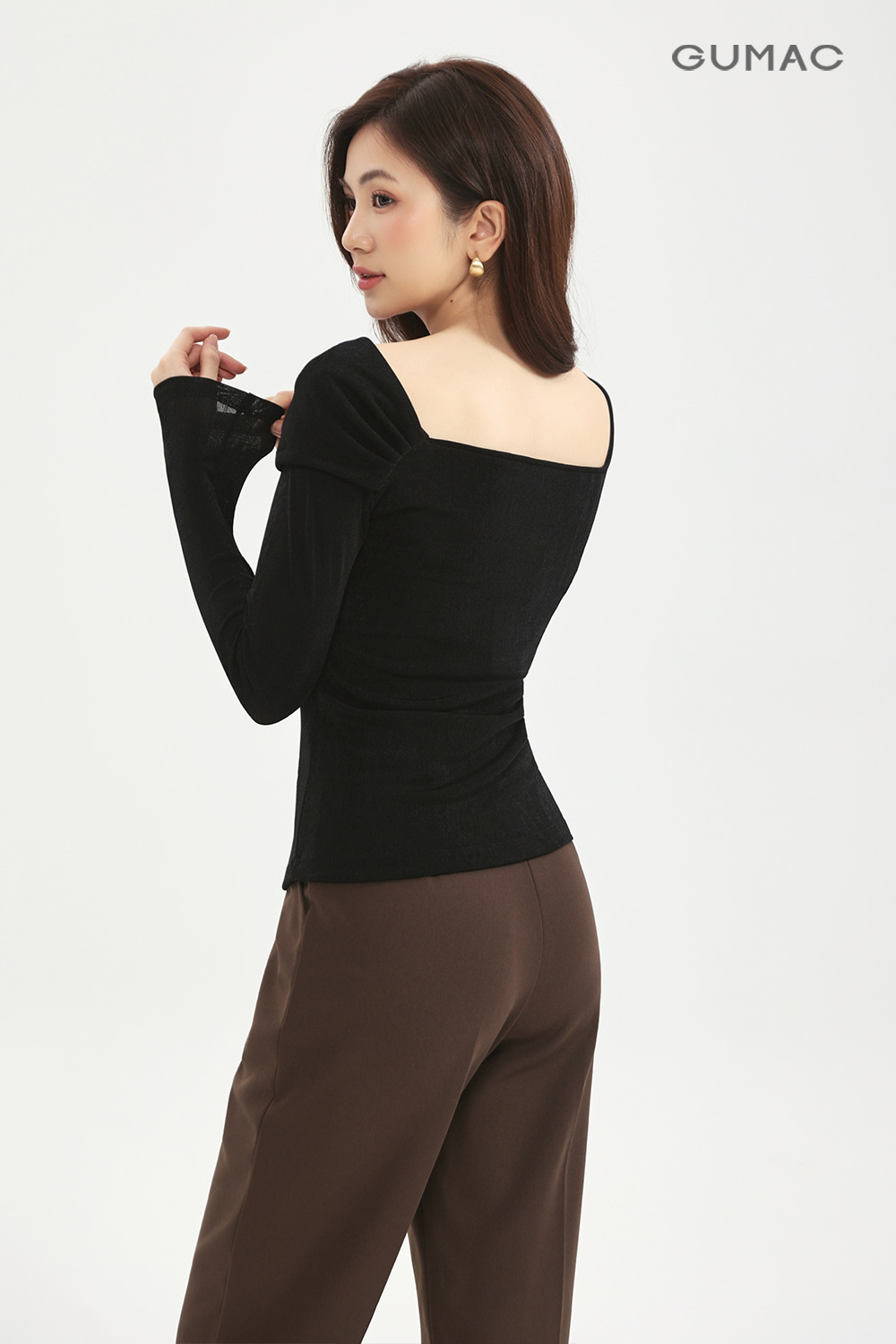 Áo cổ kiểu trễ vai