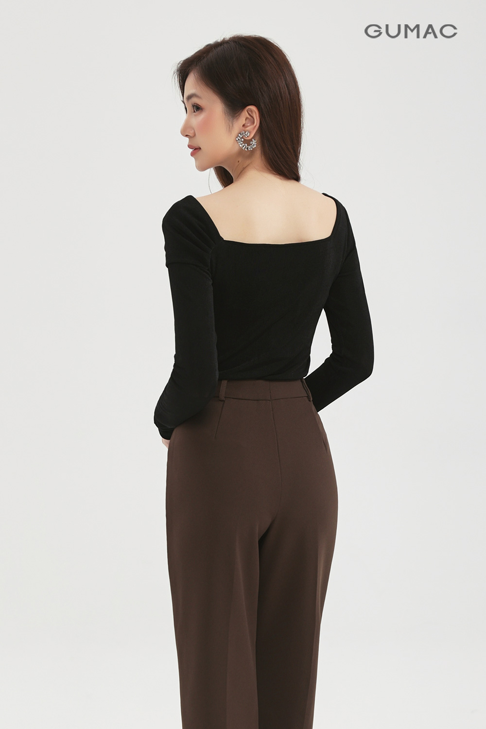 Áo cổ kiểu trễ vai