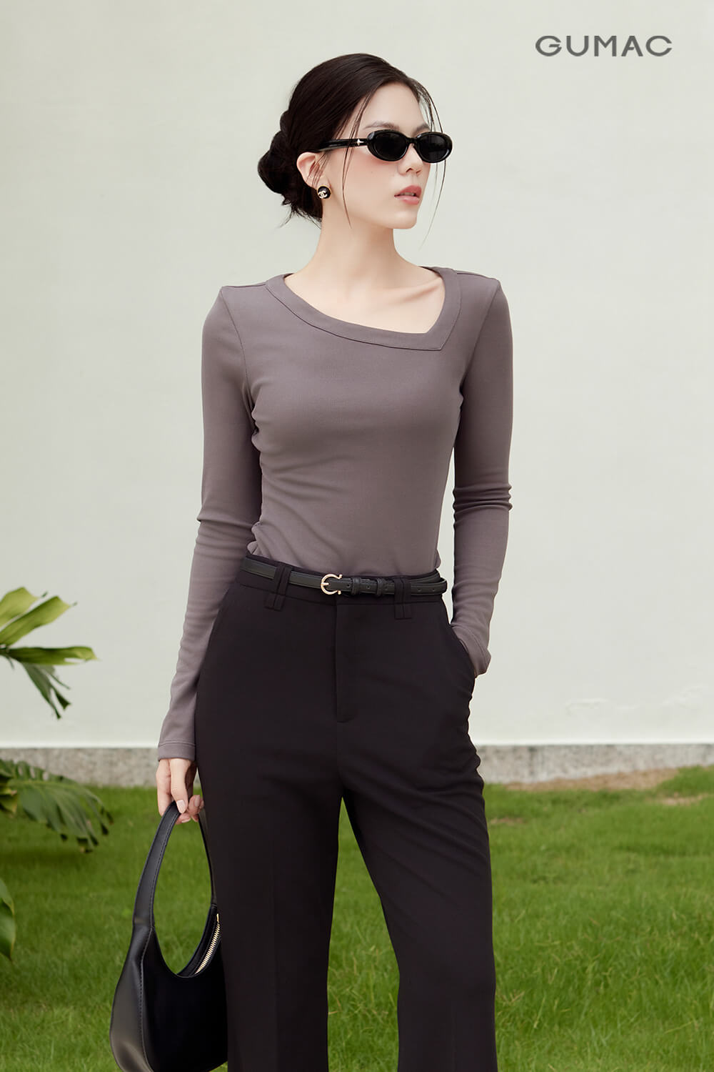 Quần dài ống loe nữ kết hợp với áo thun cổ xéo