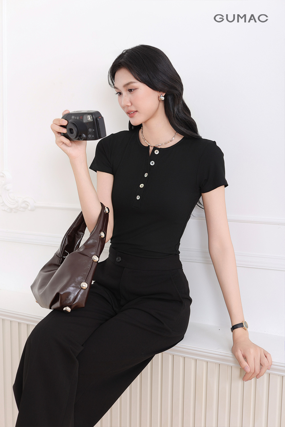 Áo thun kiểu cổ tròn