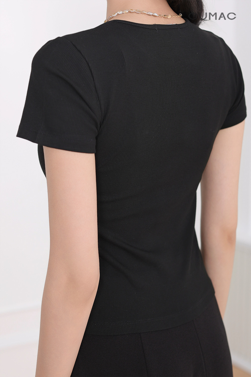 Áo thun kiểu cổ tròn