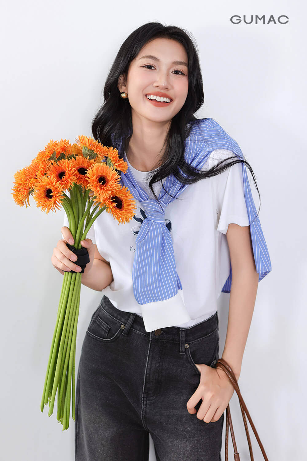 ao thun nu GUMAC in dap hoa tiet nang dong