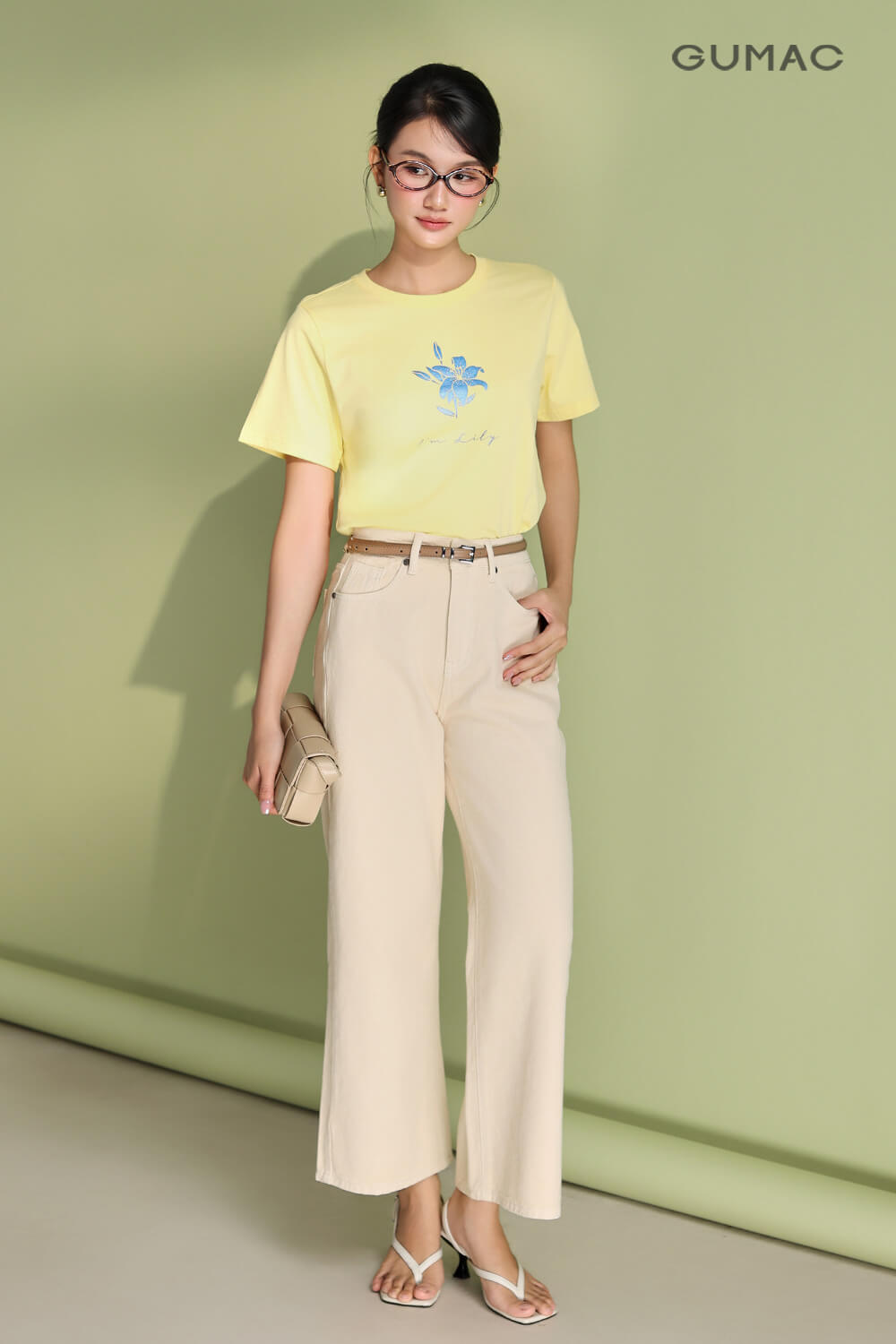 ao thun in art hoa mau vang phoi quan tay gumac