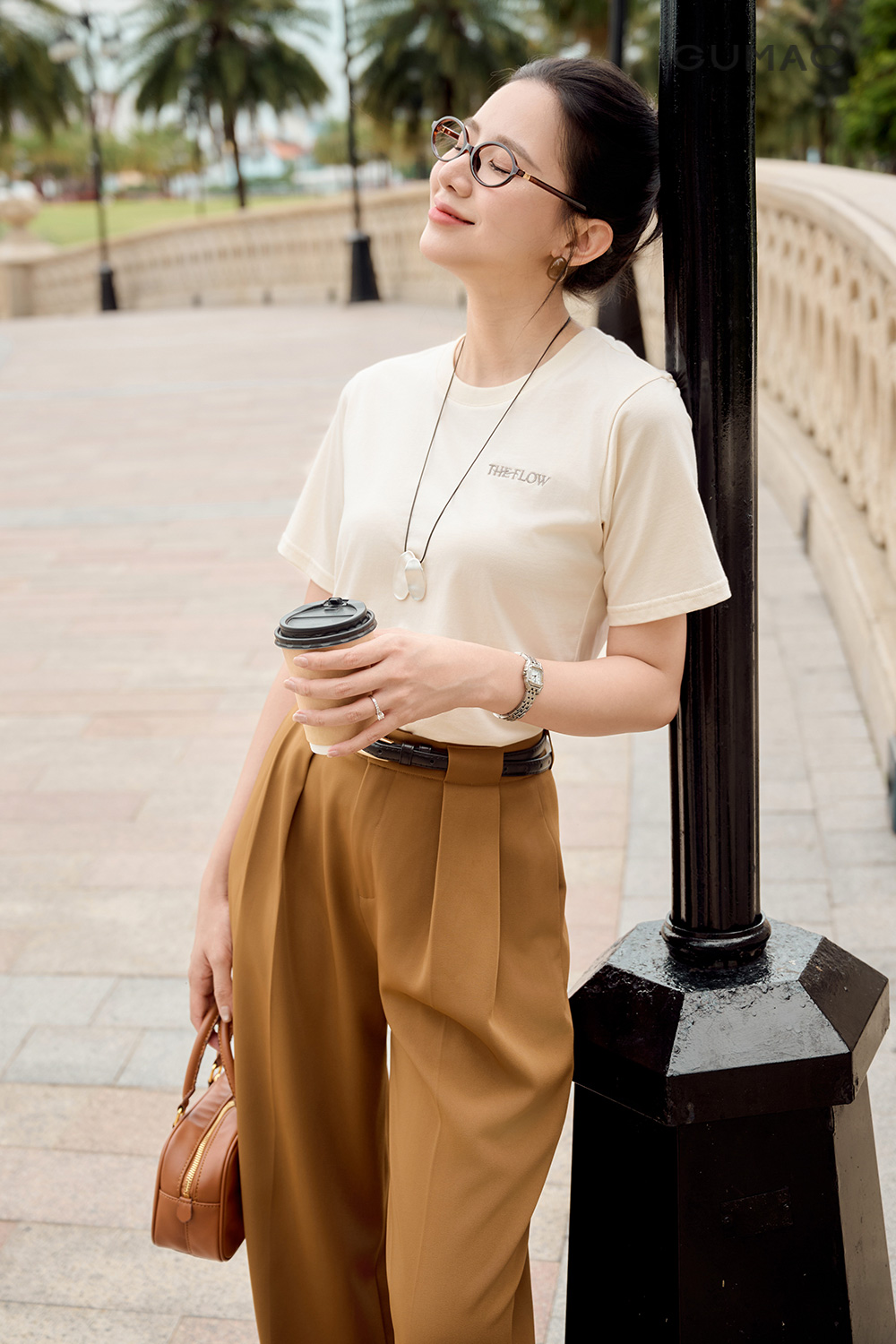 Áo thun thêu chữ art