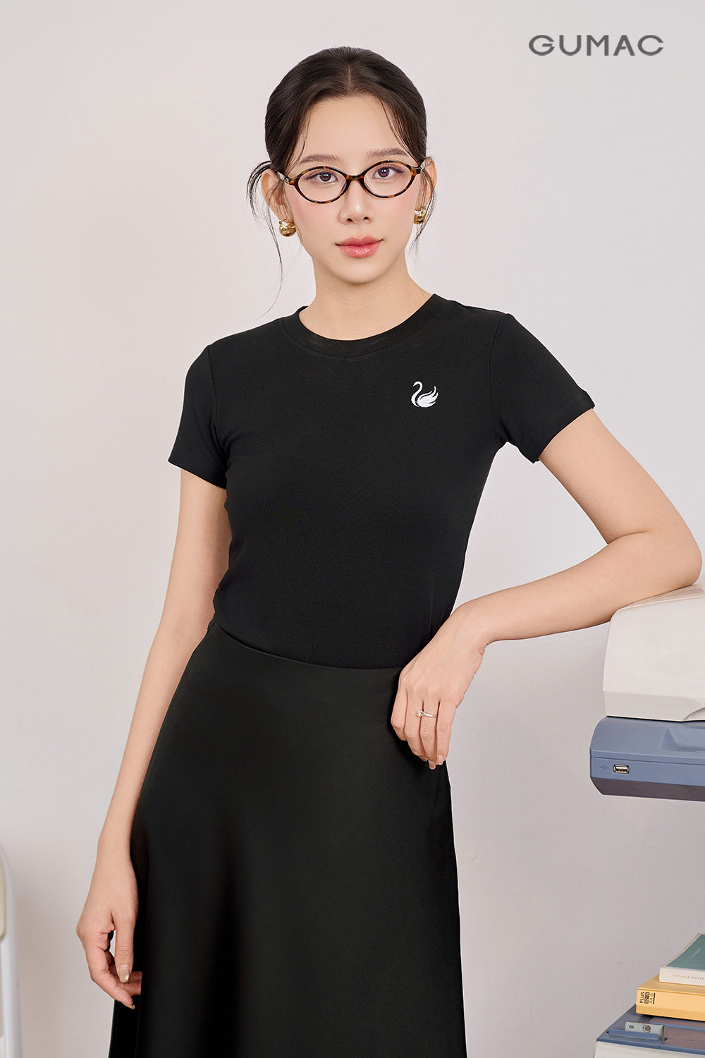 Áo thun kiểu thêu logo