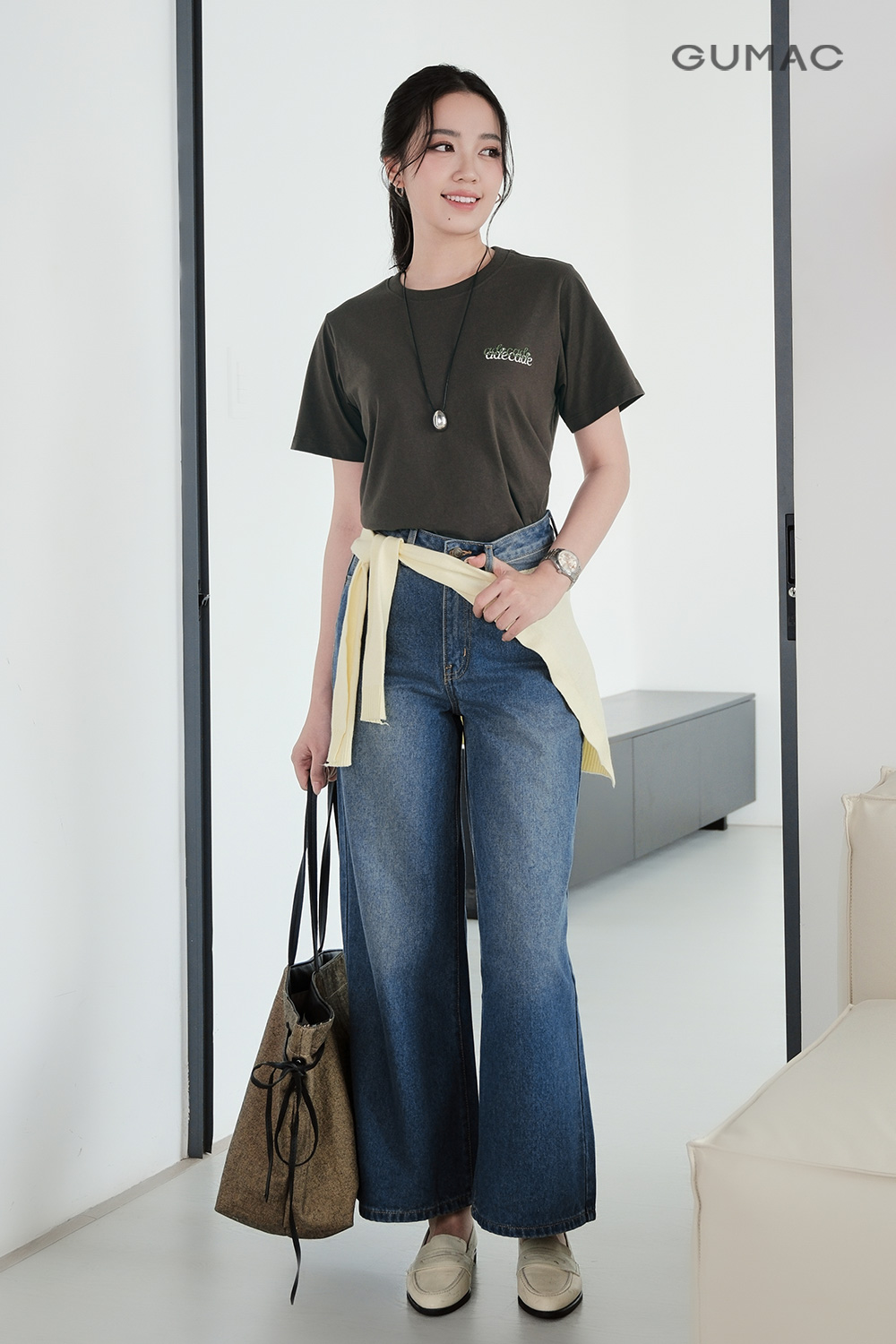 ao thin quan jean chup anh don gian dep voi nguoi yeu