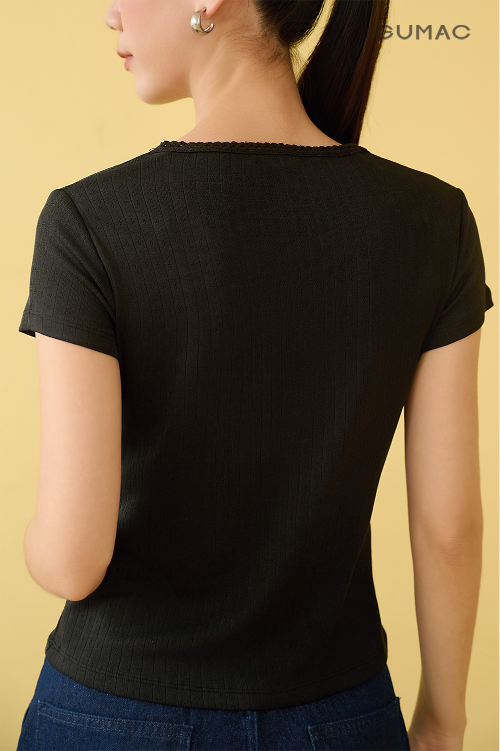 Áo thun phối ren cổ