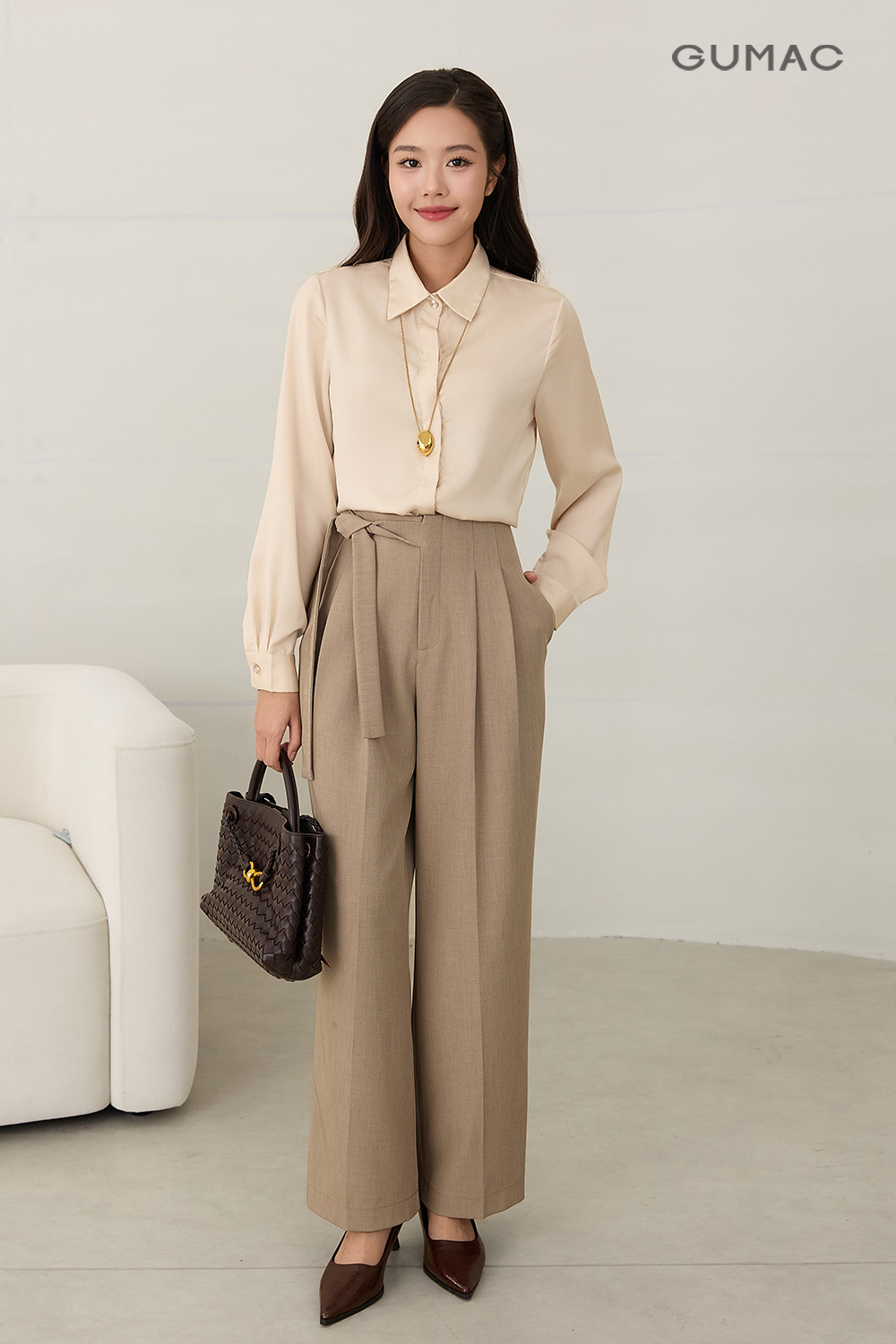 outfit ao so mi quan tay di lam hop mau cho nang menh hoa