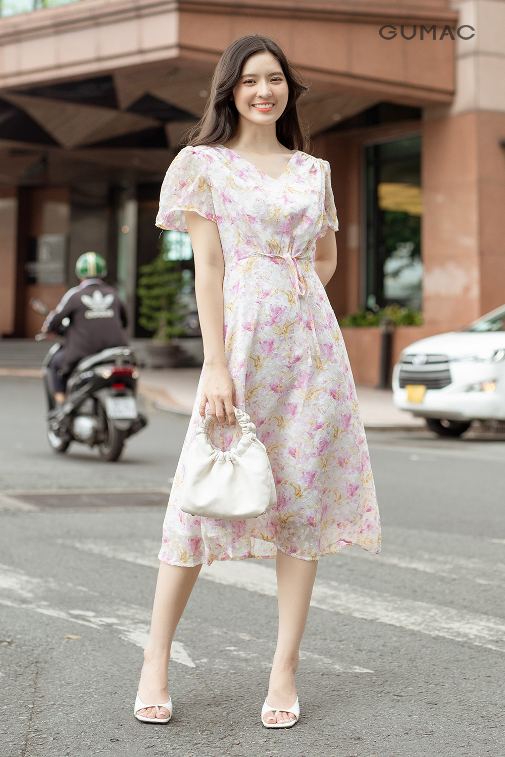 Mau dam hoa that no eo dang xoe cuc xinh