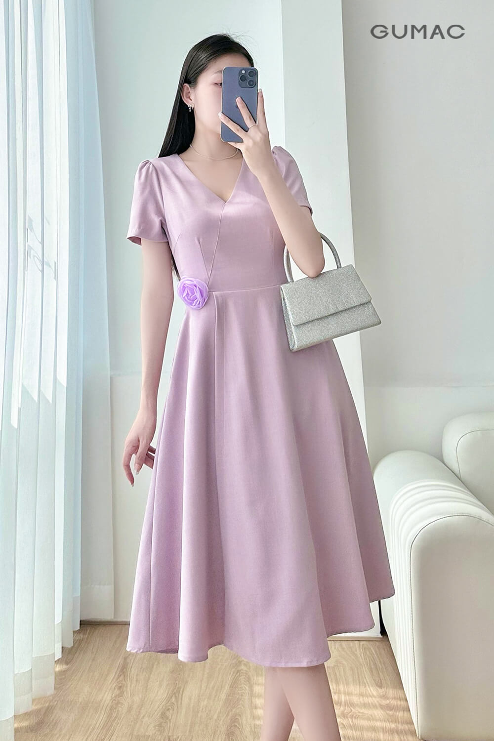 Đầm A xòe cổ V