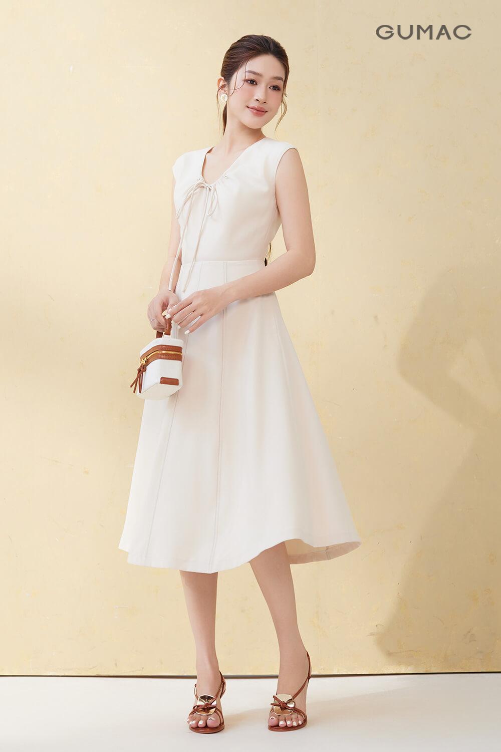 sandal phoi cung vay tran day hien dai