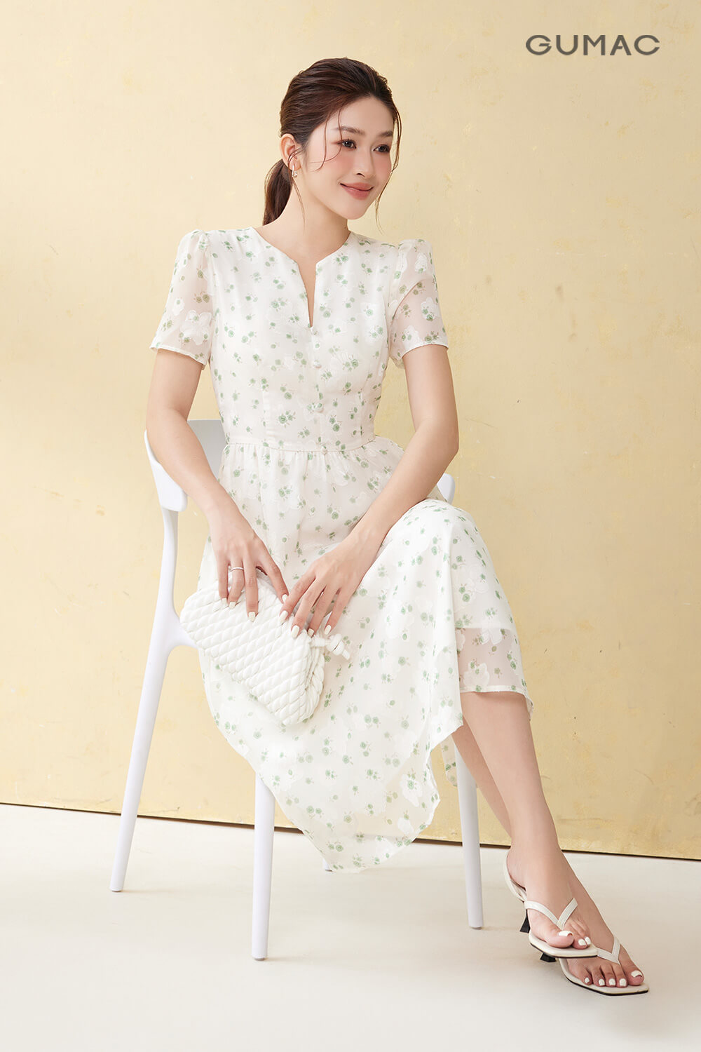 vay-xoe-voi-hoa-tiet-hoa-nhe-nhang