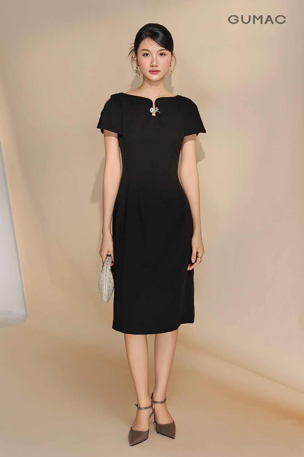 Đầm cut-out cách điệu
