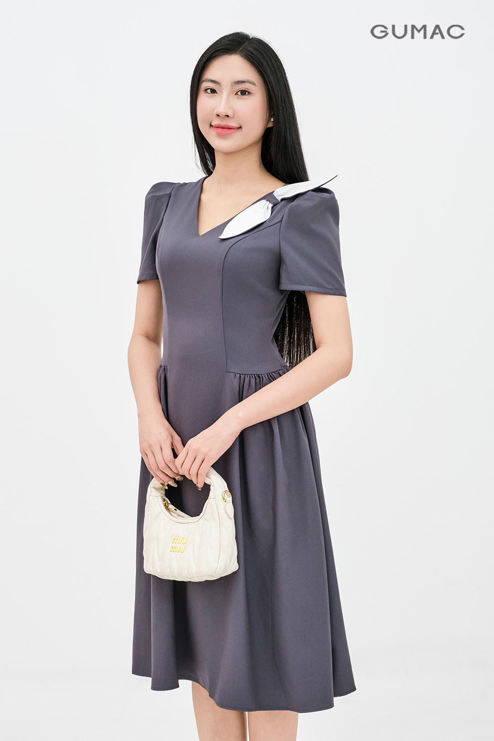 sinh nam 2000 hop voi mau vang trang xam nau