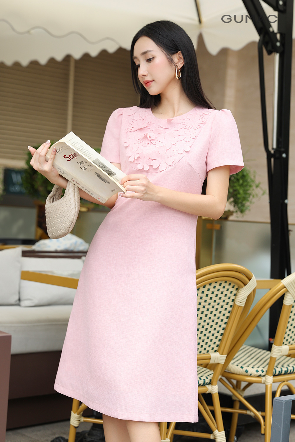 váy liền mặc ở sân bay