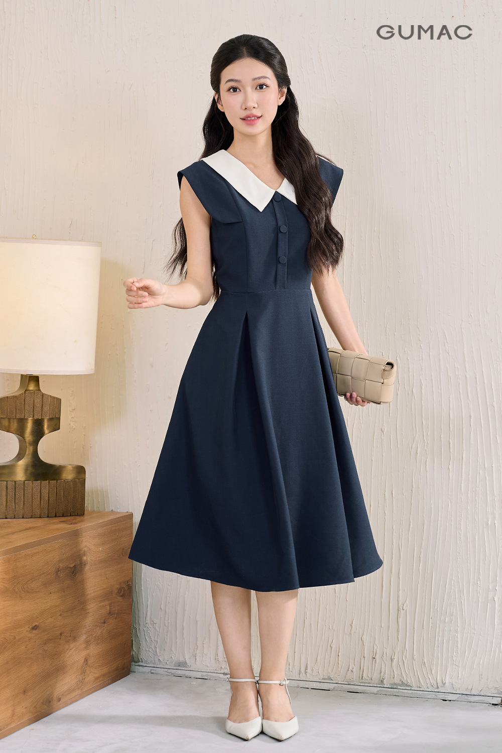 Đầm A xòe phối cổ