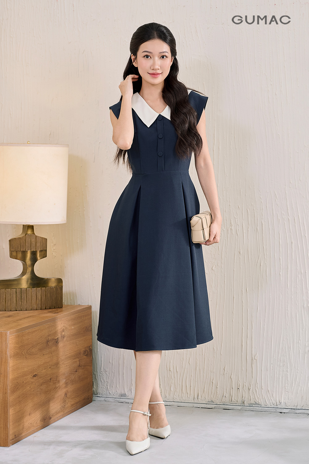 Đầm A xòe phối cổ