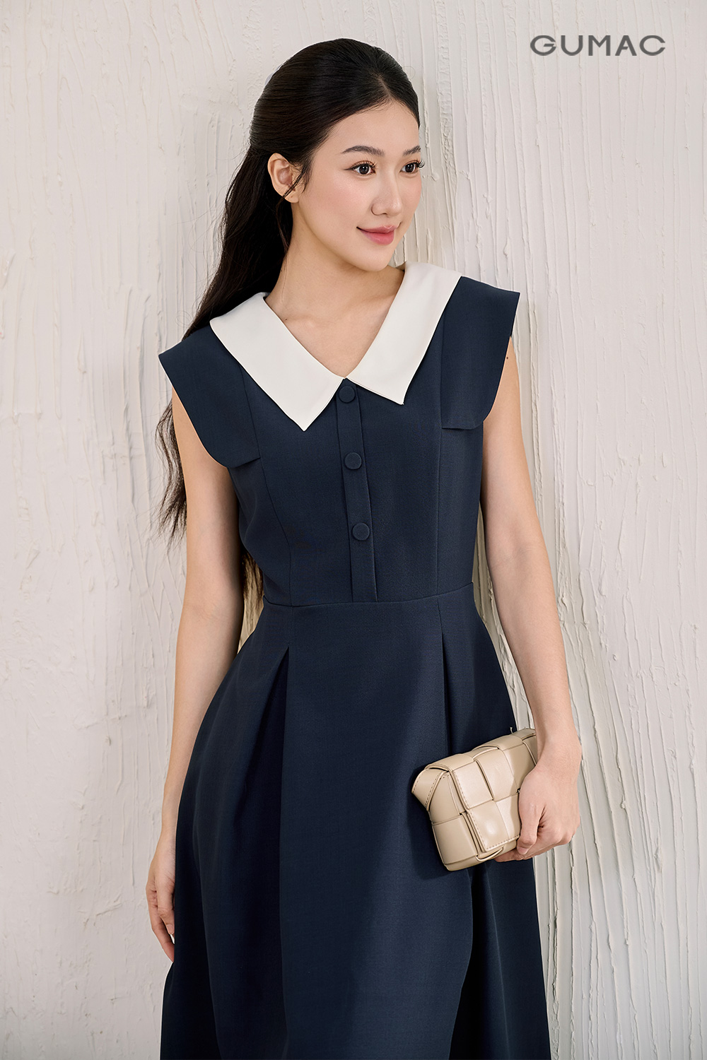Đầm A xòe phối cổ