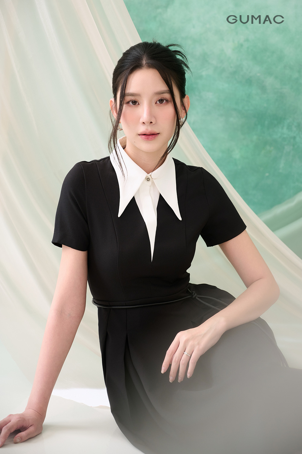 Đầm A xòe phối cổ