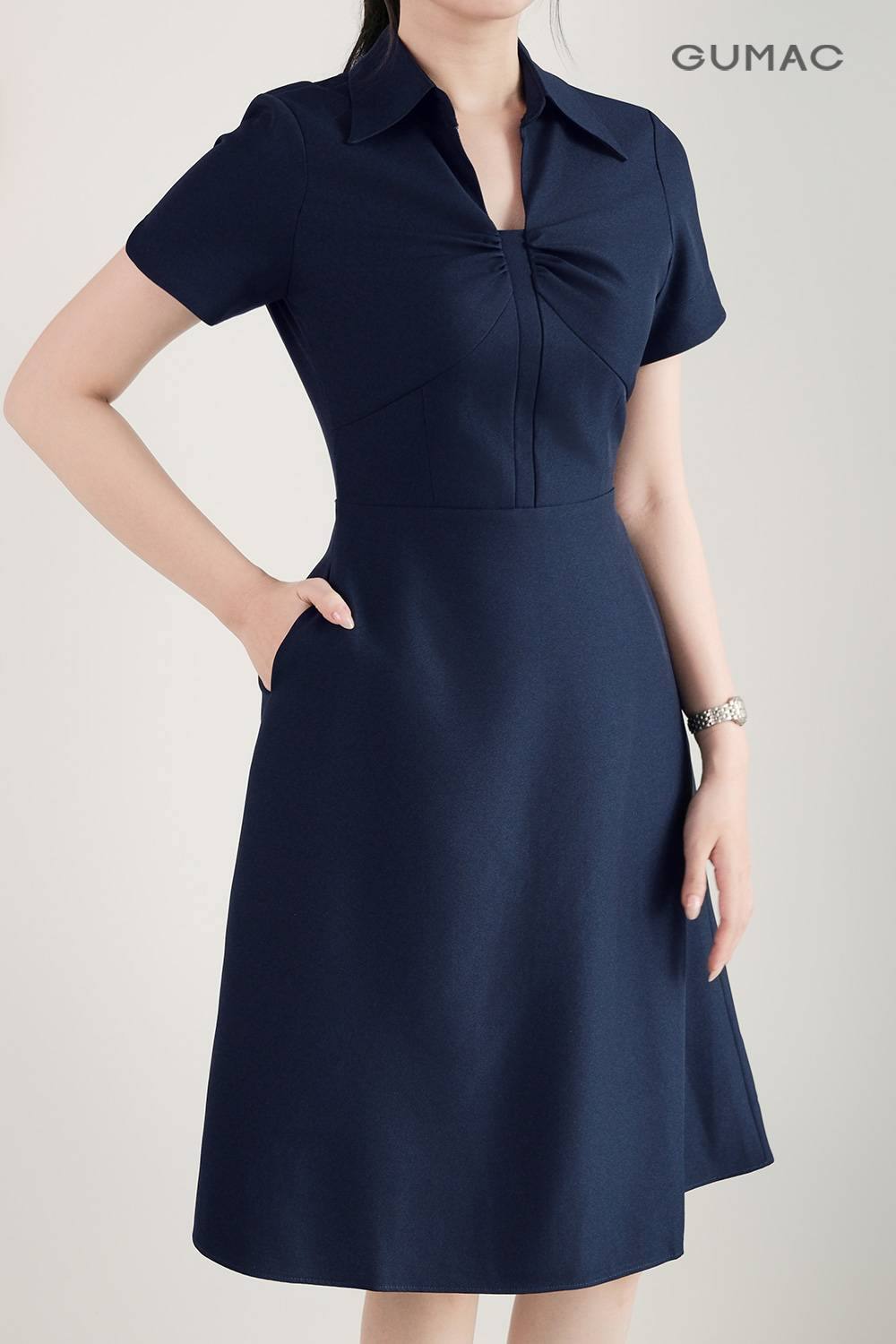 Đầm kiểu nhún ngực