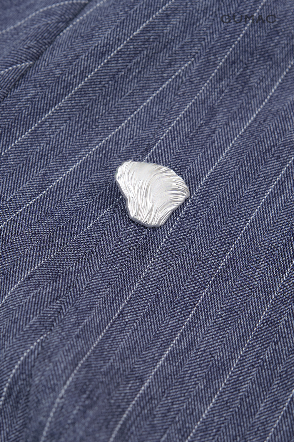 Đầm phối cổ đính nút