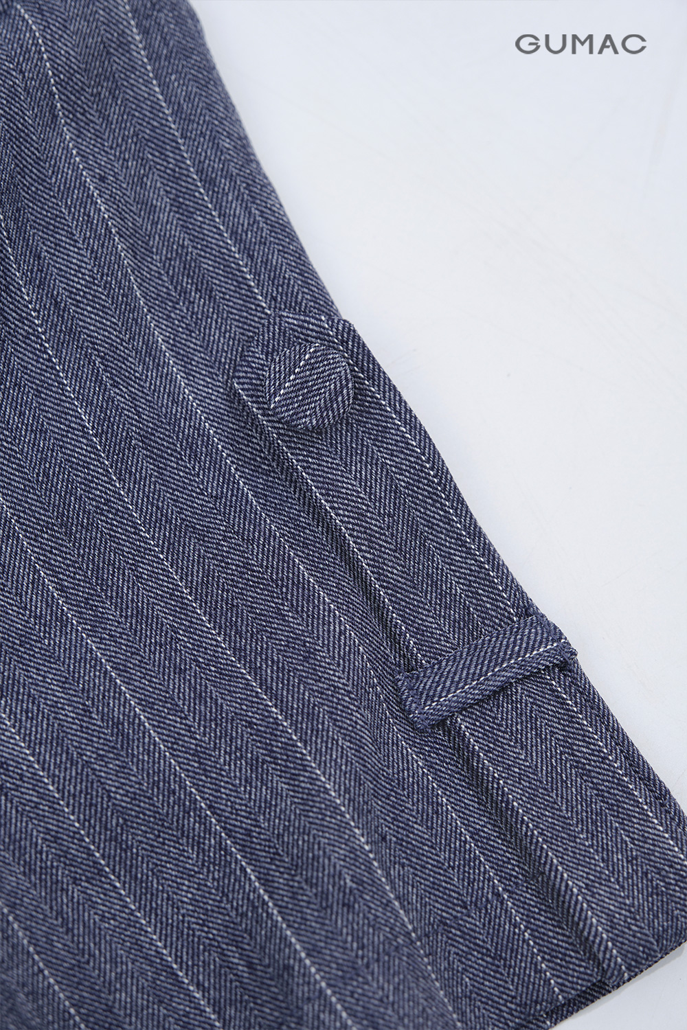 Đầm phối cổ đính nút