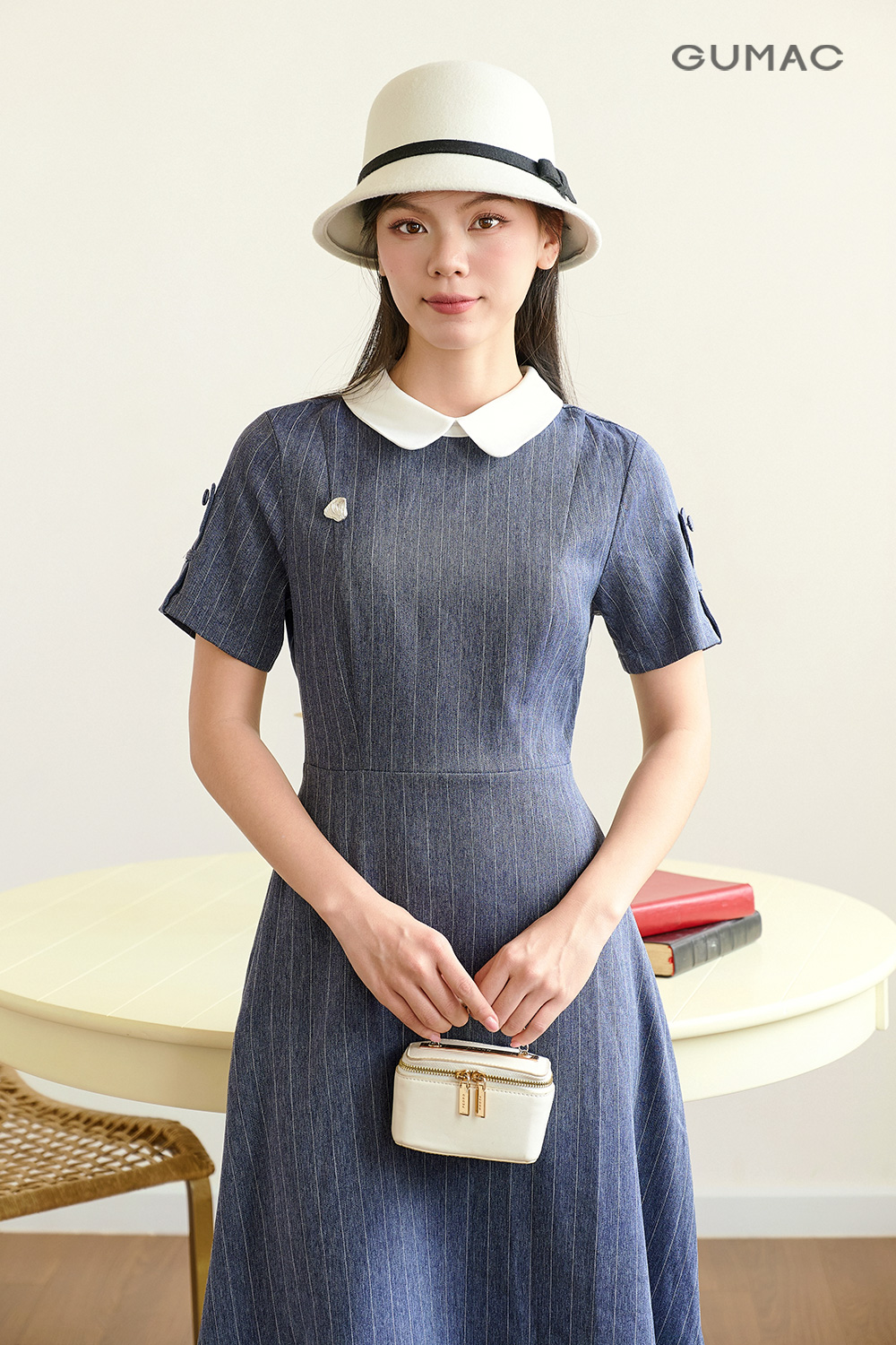 Đầm phối cổ đính nút