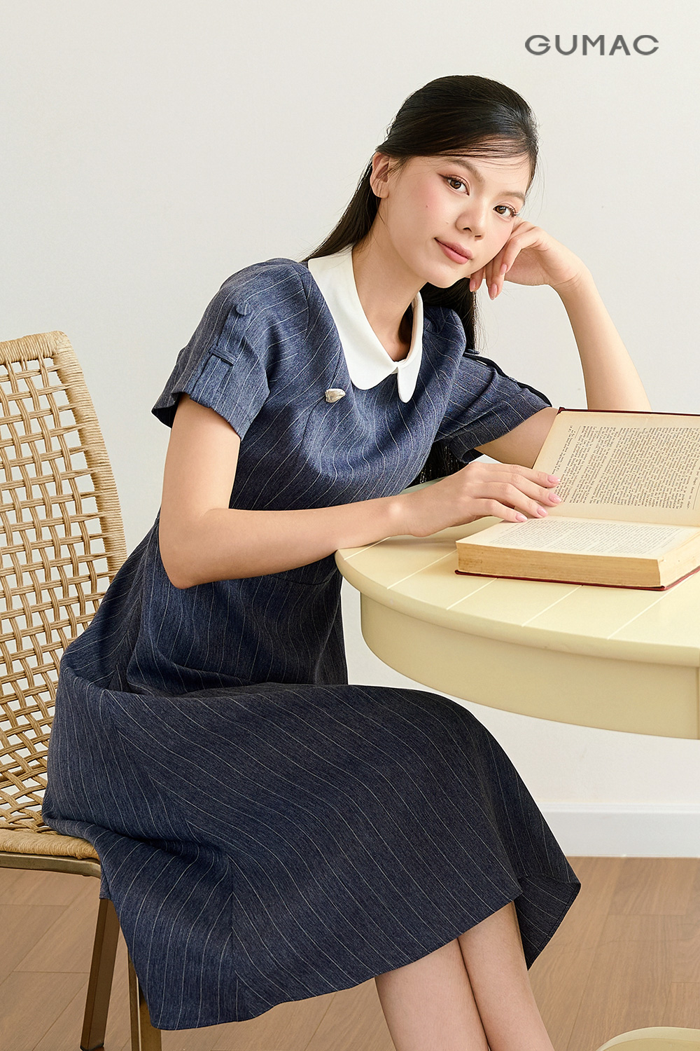 Đầm phối cổ đính nút