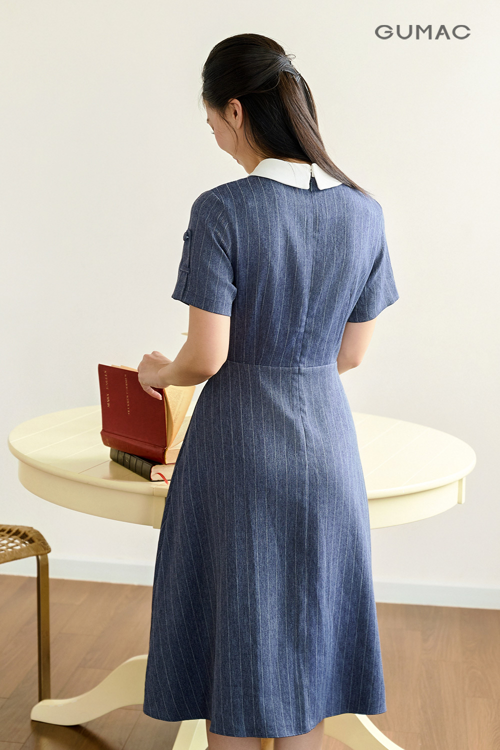 Đầm phối cổ đính nút