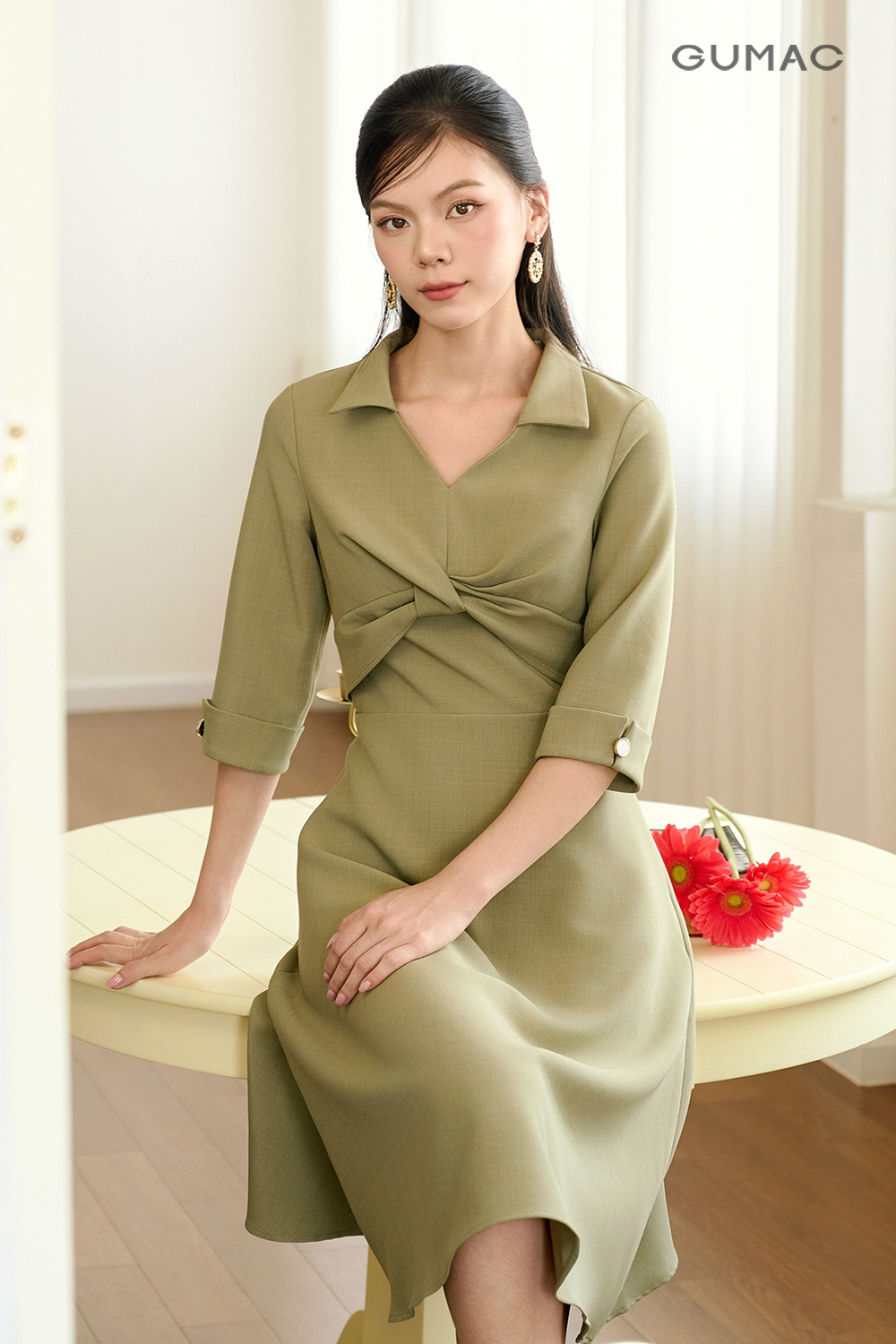 Đầm xòe xoắn ngực 