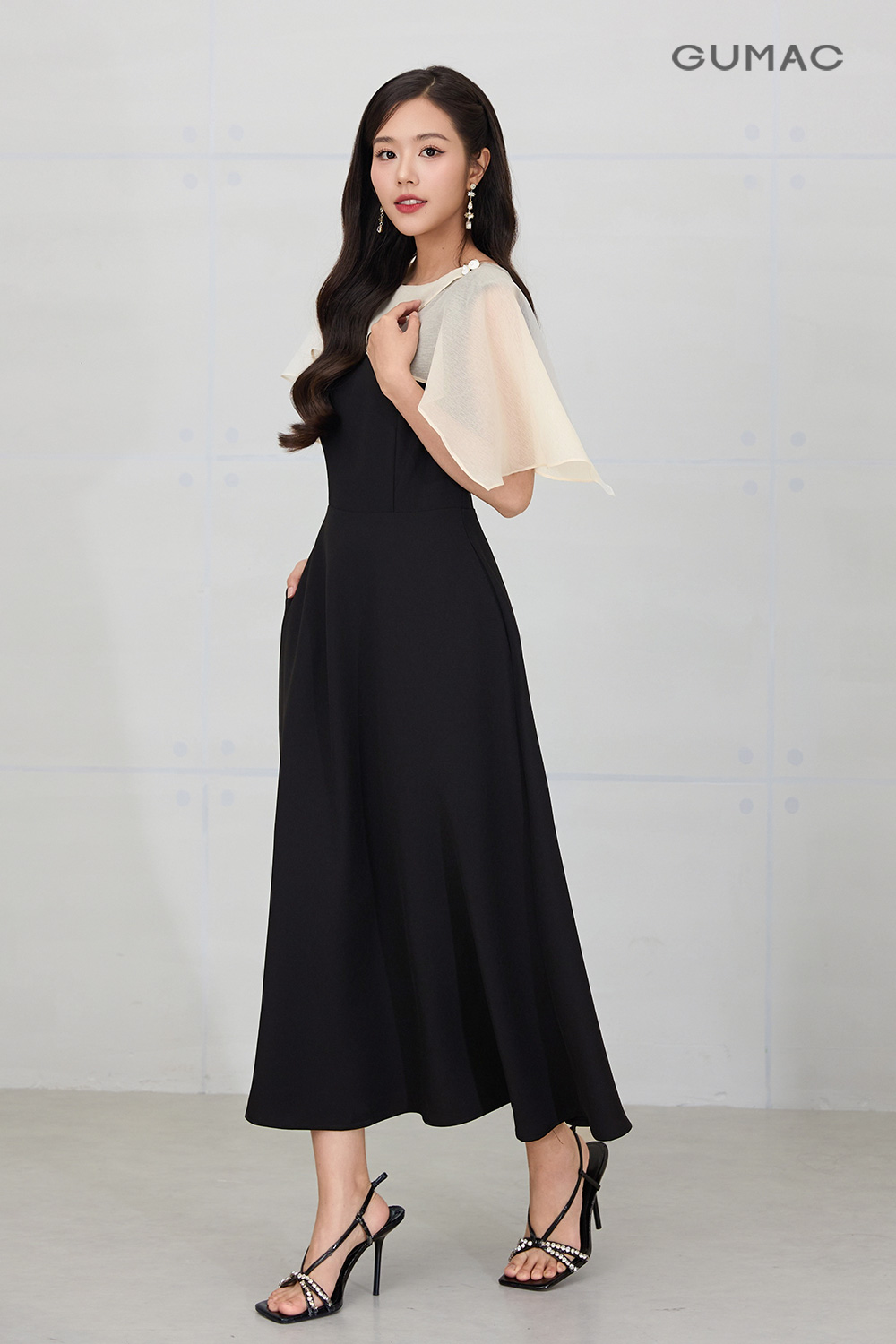 Đầm xoè cổ cách điệu