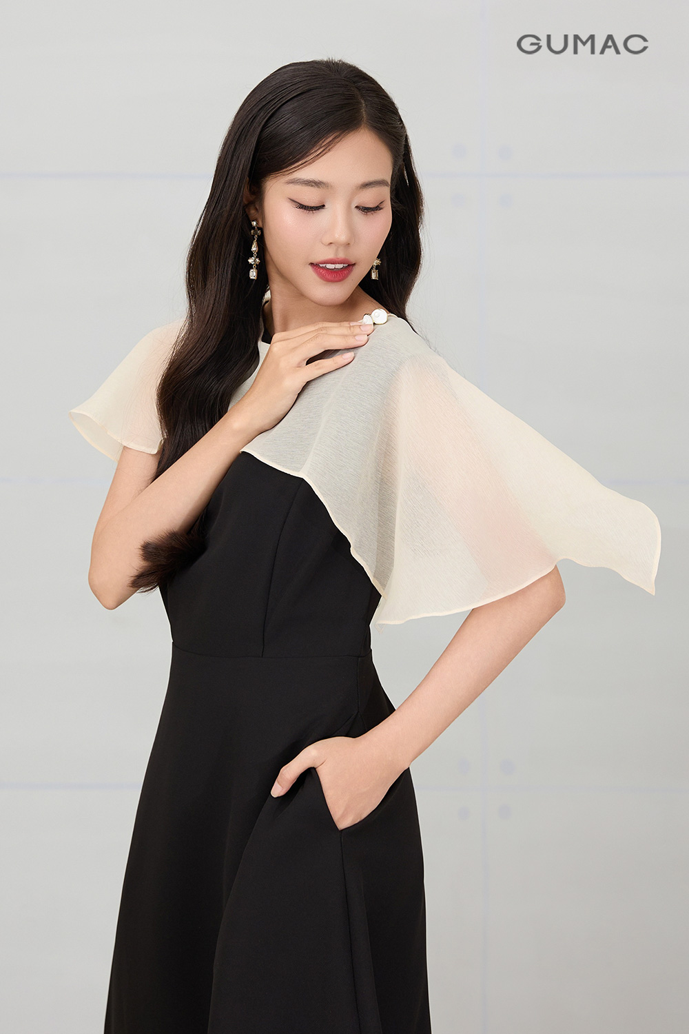 Đầm xoè cổ cách điệu