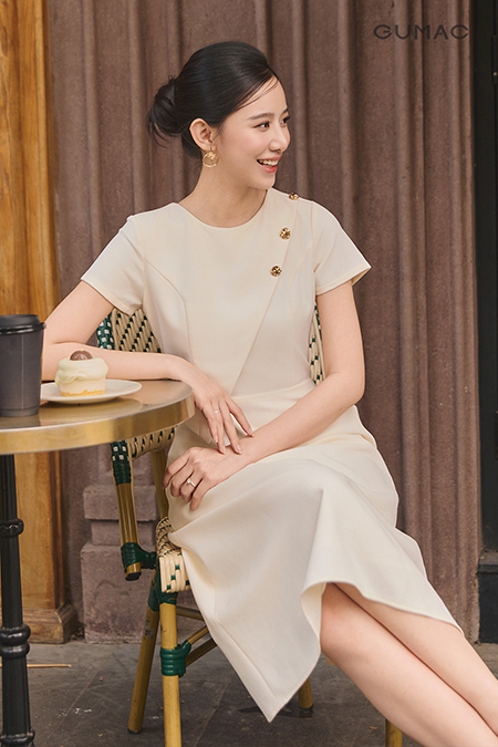 Đầm kiểu đính phụ kiện