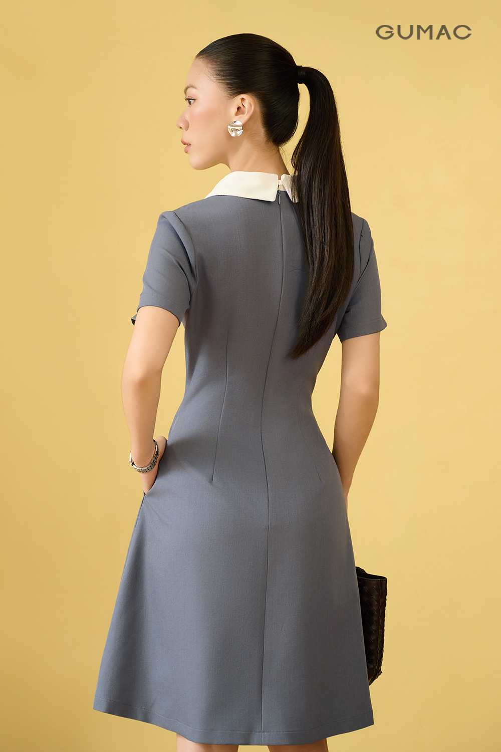 Đầm A phối cổ