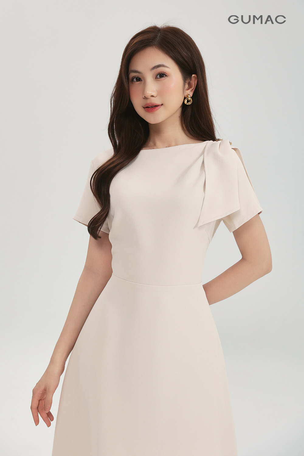 Đầm kiểu vai xếp ly